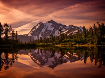 Sunrise over Mount Shuksan from Picture Lake, North Cascades NP, Washington, USA