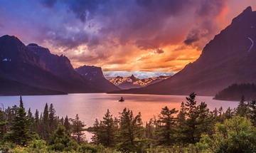 Sunset at St. Mary Lake in Glacier NP, Montana, USA