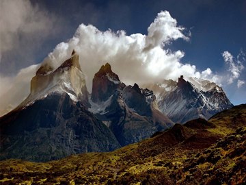 ! 17 mountain peaks with dramatic clouds