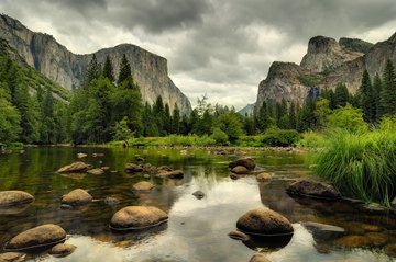 Yosemite, El Capitan, Merced River in the summer