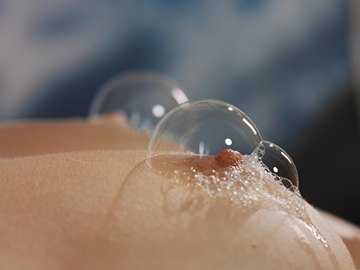 (b) bubbles on nipples