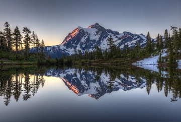 Sunrise over Mount Shuksan from Picture Lake, Washington, USA (clear sky)