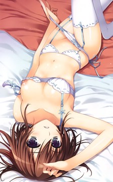 (b) Makishima Yumi on the bed
