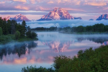 (z) Mount Moran, misty Jackson Lake, Grand Teton, Wyoming, USA