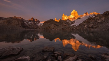 Mount Fitz Roy at sunrise from Laguna de los Tres, El Chaltn, Argentina